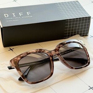 DIFF HAILEY Sunglasses Womens One Size Tortoise Shell Black Arms 54-19-45 NEW